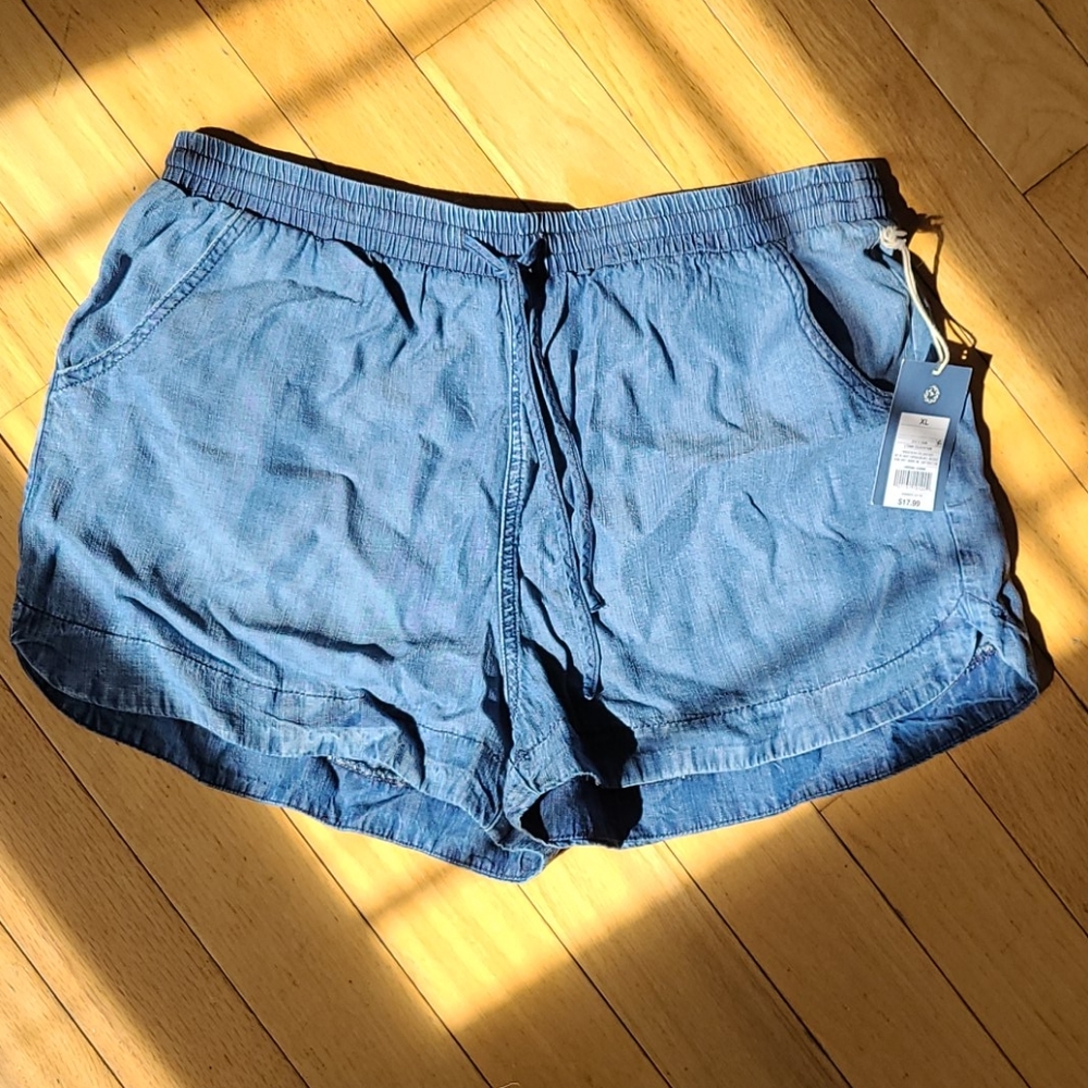 Elastic waist denim look shorts